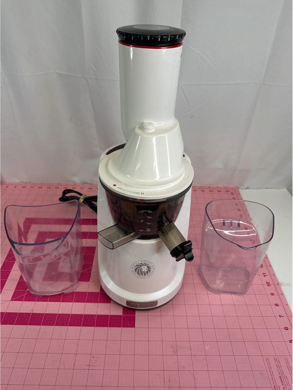 White Royal Prestige Juicer, Used.  Model ULD-322NB- Maxtractor